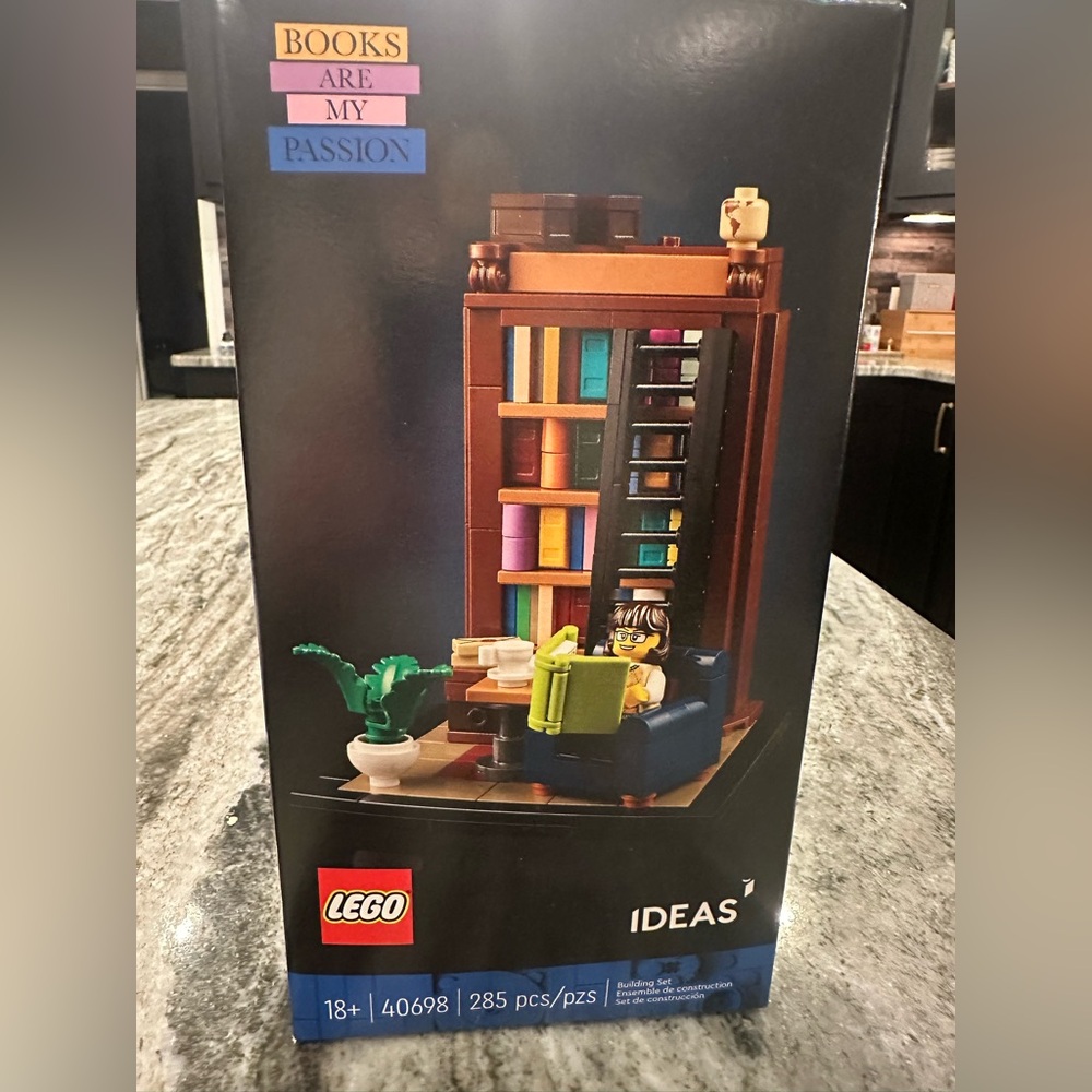 Books are my passion LEGO set